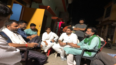 Farmers suspend Yogendra Yadav for visit to slain BJP activist's home in  Lakhimpur Kheri | Chandigarh News - Times of India