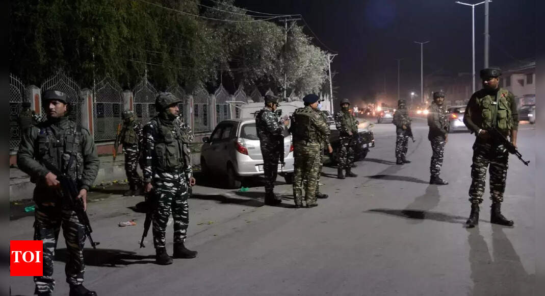 Additional security forces deployed, bunkers set up in Srinagar to check militant attacks