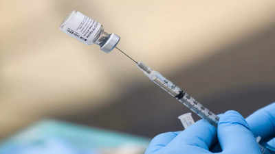 Jamshedpur: MP Bidyut Baran Mahato takes stock of vax camp, lauds medical staff