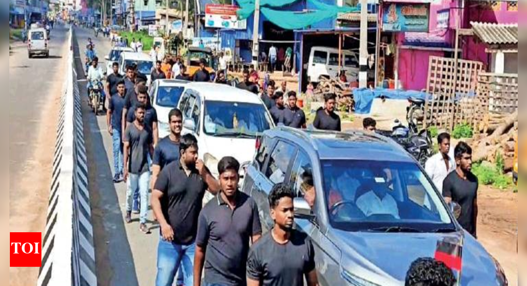 DMK men turn to rivals to thwart own partymen for posts | Chennai News ...