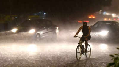 Delhi: Heavy rains bring temperature down, cause waterlogging