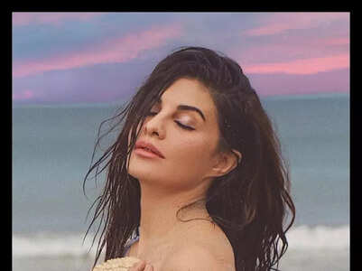 Too-hot-to-handle pictures of Jacqueline
