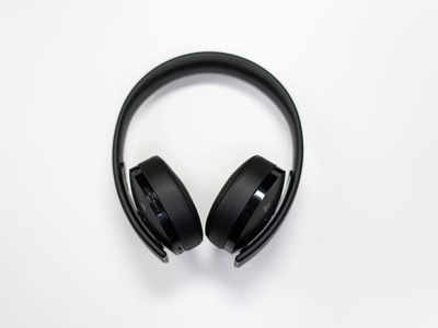 Noise cancelling headphones for a disturbance-free music experience