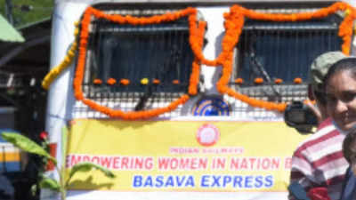 Karnataka: Gauribidanur rail passengers block Basava Express