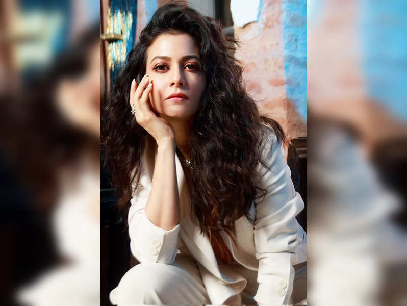 Koel Mallick gives major boss lady vibes as she suits up in style, check it out Bengali Movie News pic