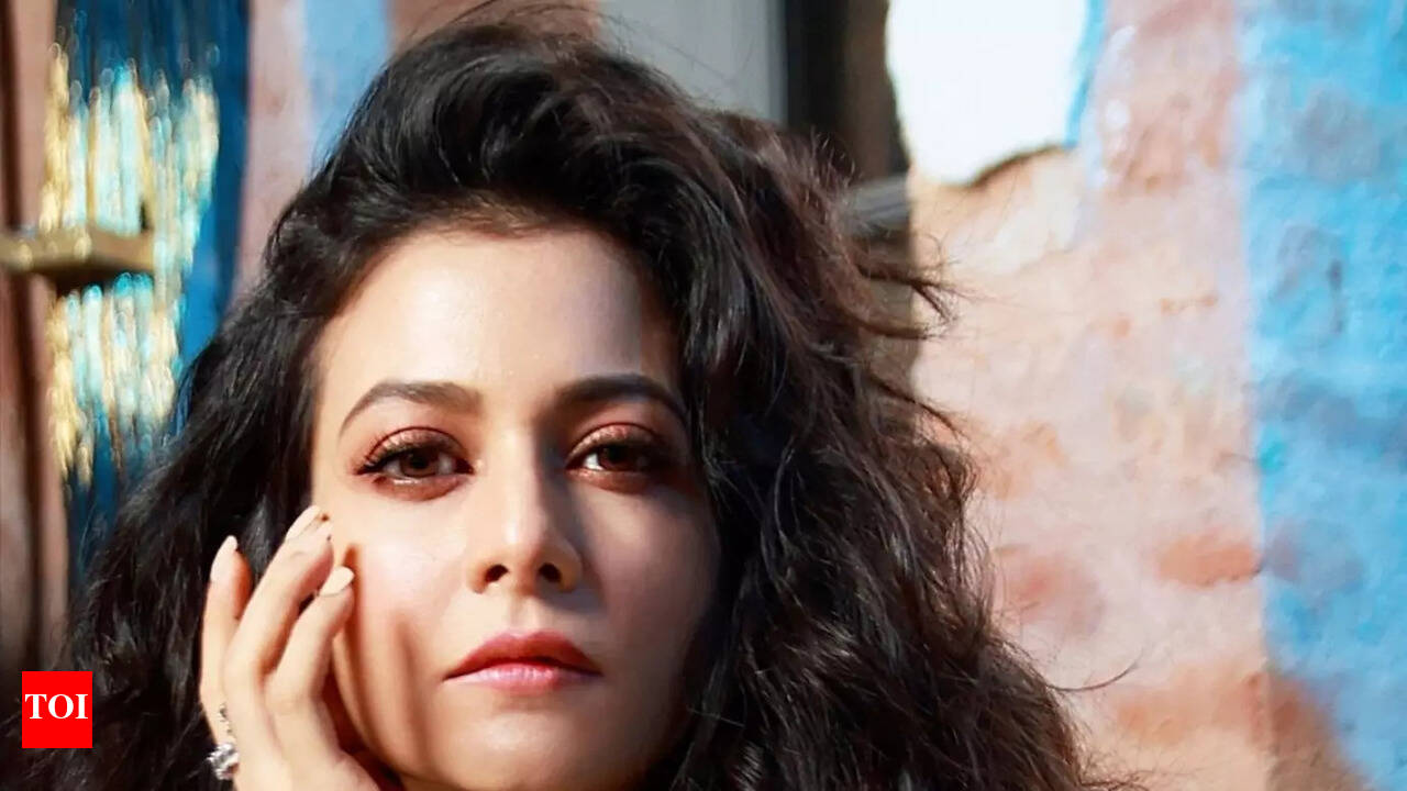 Koel Mallick gives major boss lady vibes as she suits up in style, check it  out | Bengali Movie News - Times of India