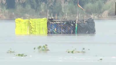 Kanpur: People advised not to visit Ganga ghats as water level rises