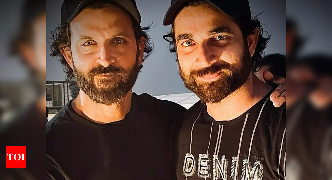 Hrithik Roshan poses with his body double