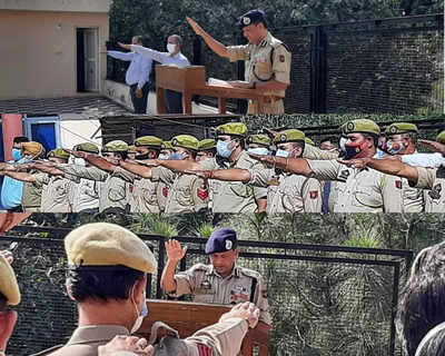 ADGP Jammu administers oath at 'observance of vigilance awareness week' ceremony