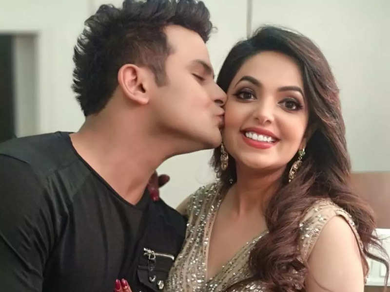 Sugandha Mishra and Sanket Bhosale share romantic pics as they celebrate 6 months anniversary; check out their adorable posts