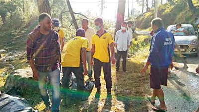 Five tourists from Bengal die as vehicle falls into gorge in Bageshwar