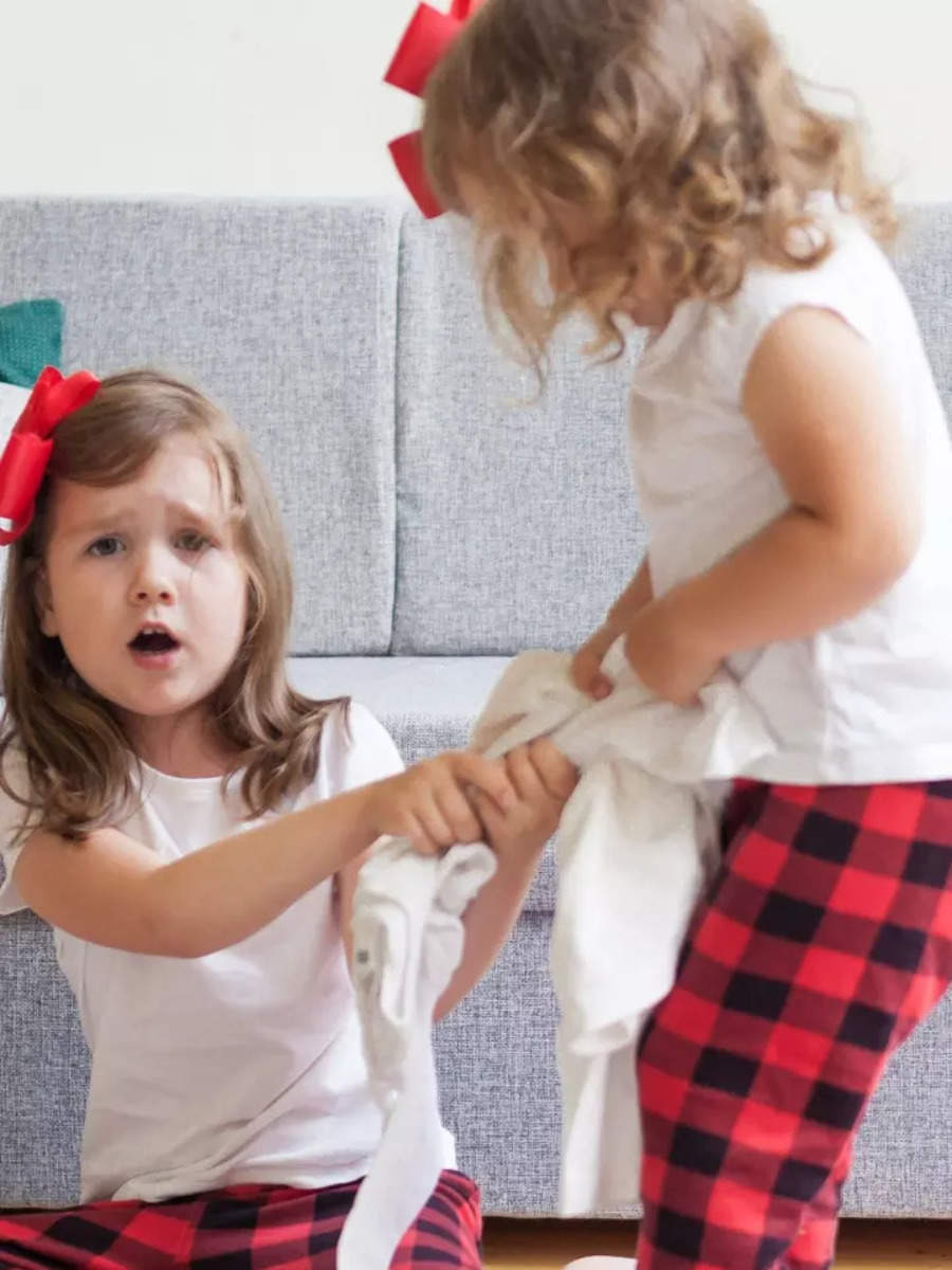 Tips to reduce jealousy between siblings