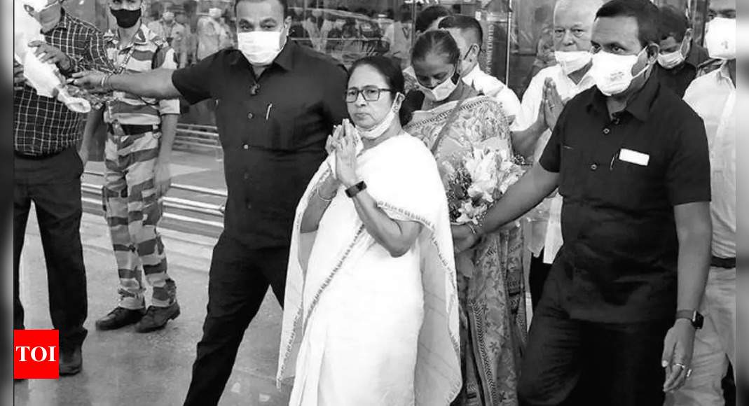 Mamata Banerjee arrives in Goa to chants of Jai Shree Ram