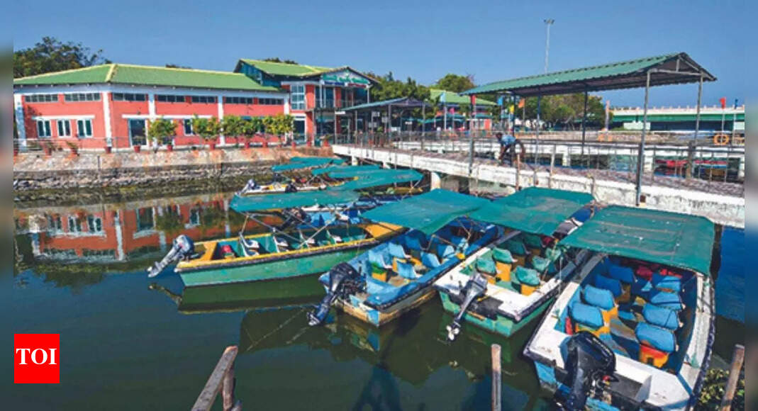 Mudaliarkuppam Tamil Nadu Soon, sleep on a houseboat at