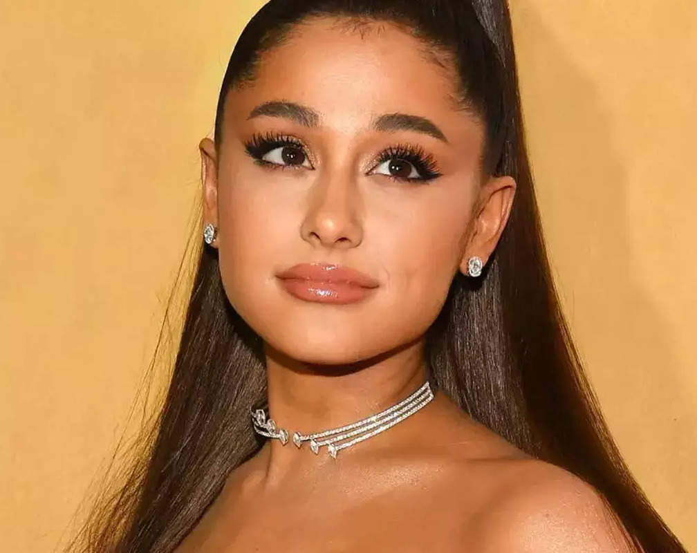
Ariana Grande sells her Hollywood Hills home
