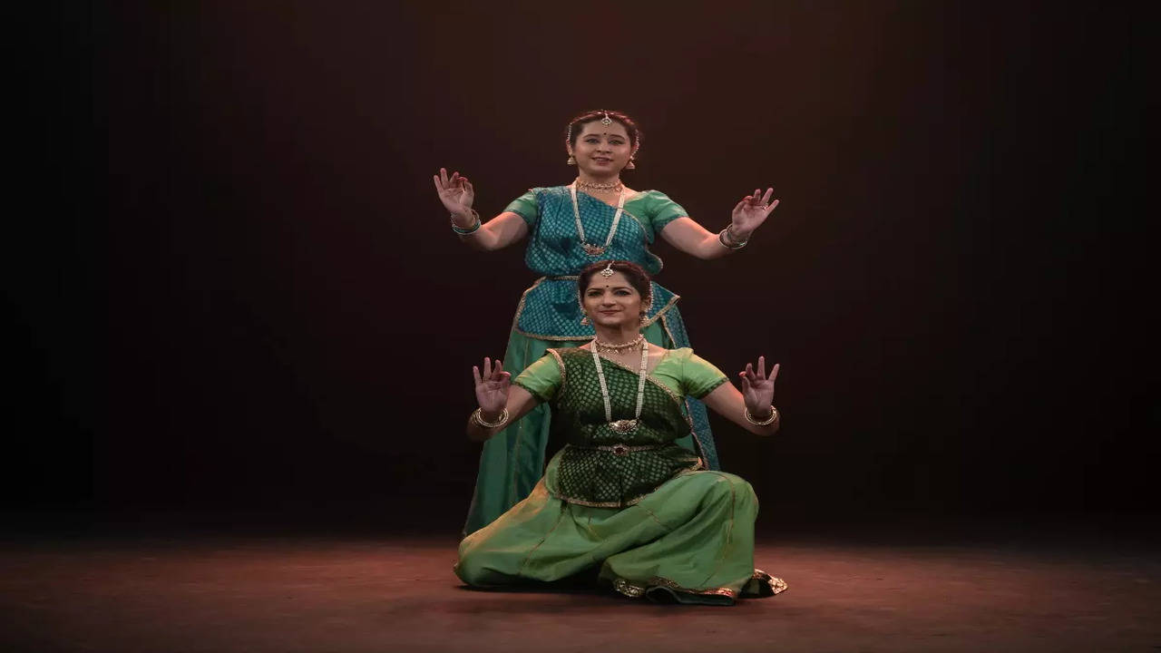 Bharatanatyam poses, Indian classical dance, Dance poses