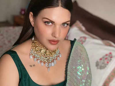 Himanshi Khurana's 'Desi Girl' Saree Looks