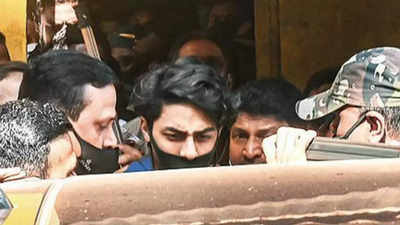 Mumbai: Cheered by crowds, Aryan Khan finally returns home from Arthur Road jail