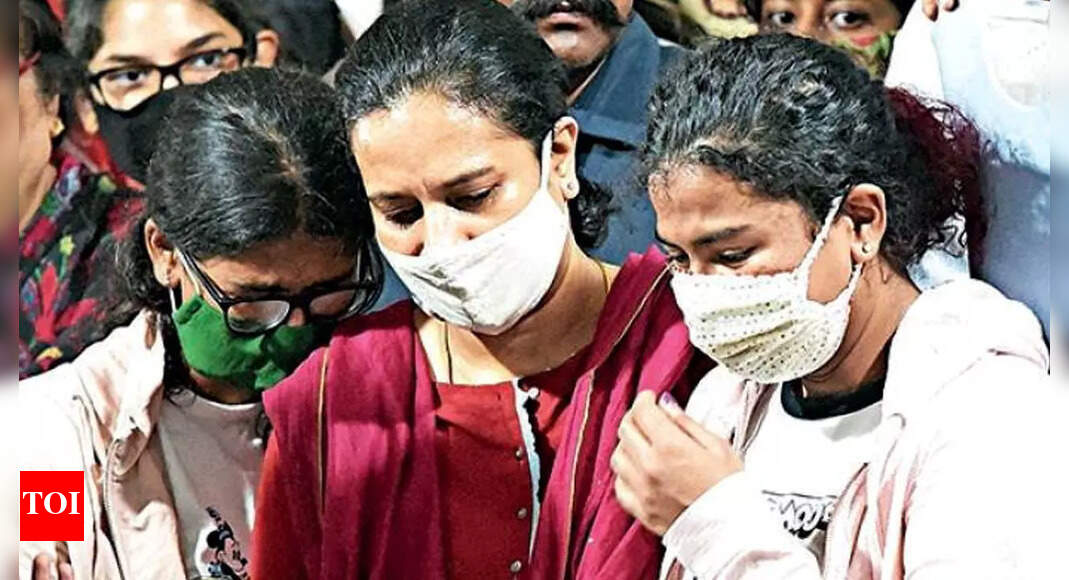 Drithi Rajkumar: Grief-stricken daughter touches down for last rites ...