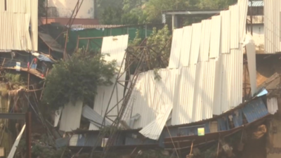 2 injured as shanties collapse at under-construction shopping mall near Kotwali in Delhi