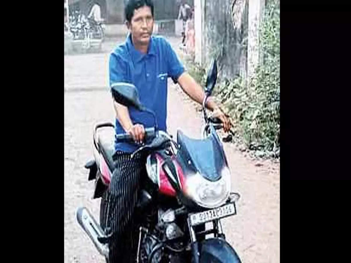 No house for Mr Baraiya: Caste distance forces Gujarat teacher to ride  150km to school | Ahmedabad News - Times of India