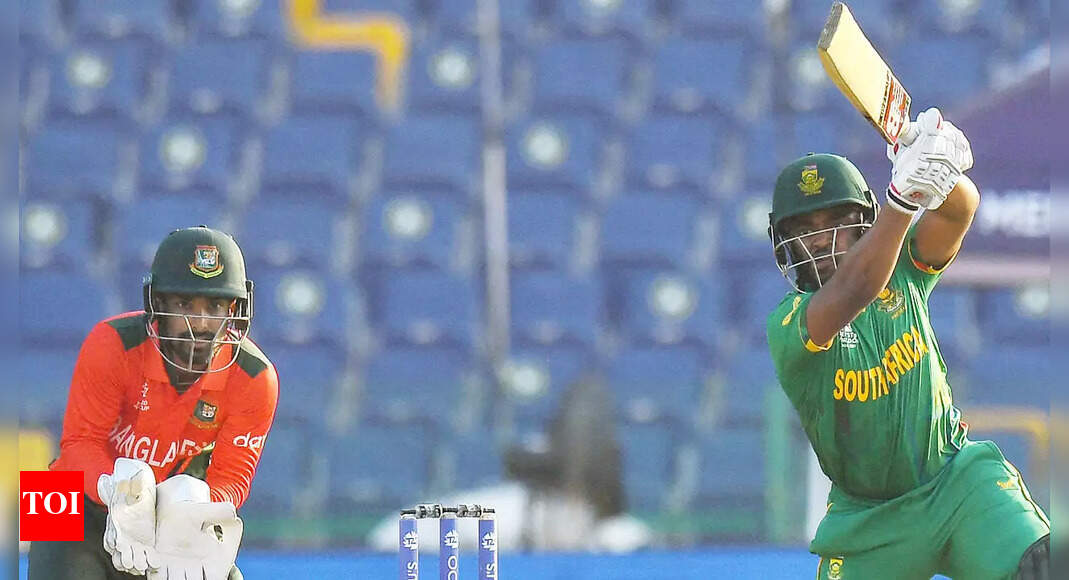 T20 WC LIVE: SA look to strengthen semi-final chances