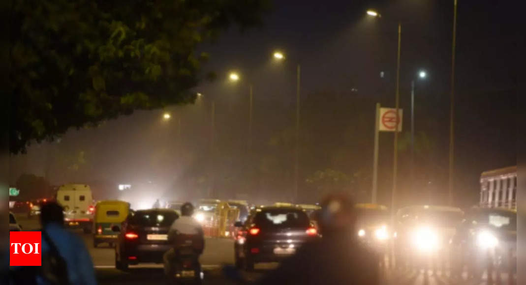 Delhi's air quality enters red zone first time this season | Delhi News ...