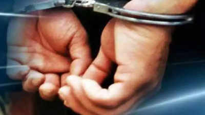 Delhi: 700 kg of crackers seized, 10 arrested