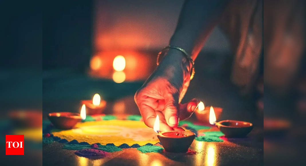 Happy Diwali 2022: Wishes, Messages, Quotes, Images, Facebook posts and  Whatsapp Status - Times of India