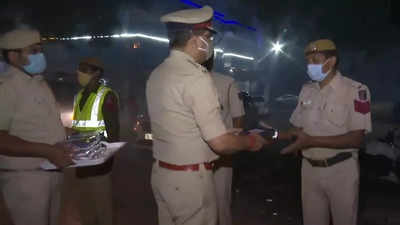 Delhi Police Commissioner distributes sweets among personnel on night duty  | Delhi News - Times of India