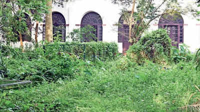 Kochi: Maharaja’s College students on strike over poor facilities