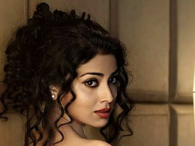 Be-witching glam avatars of Shriya Saran