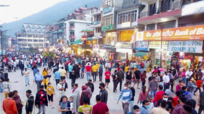 Decreasing Covid cases, snowfall pull tourists to Himachal Pradesh