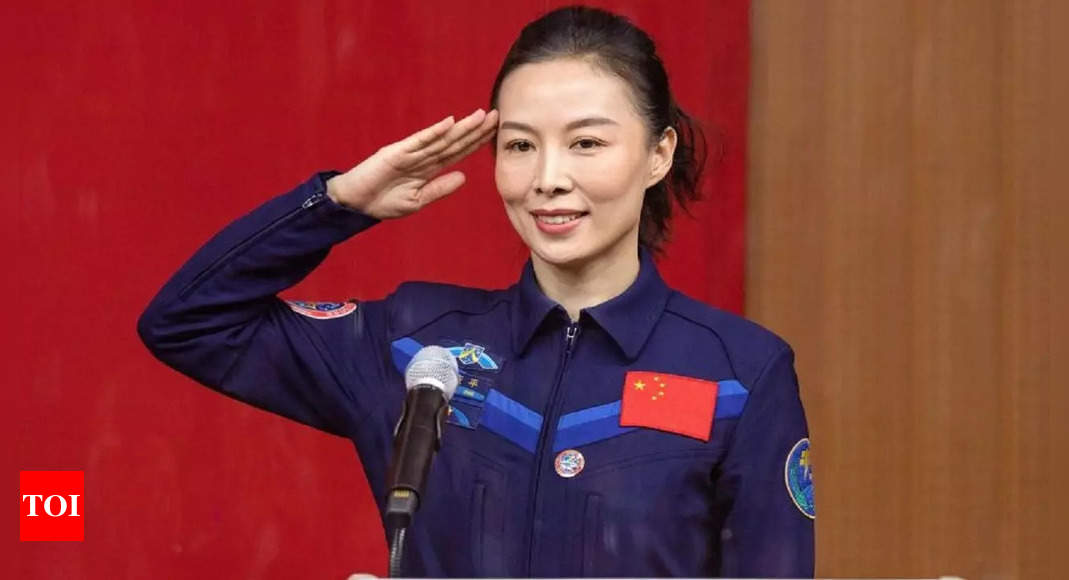 tiangong: Astronot menjadi wanita China pertama yang berjalan di luar angkasa