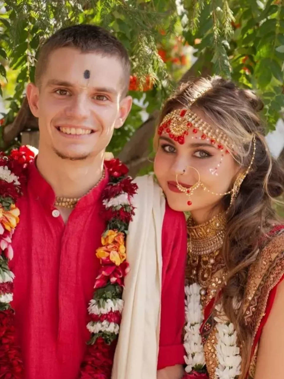 Russian couple weds Indian style! | Times of India
