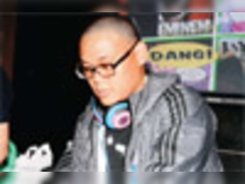DJ Neil Armstrong's rocking party | Events Movie News - Times of India DJ Neil Armstrong's rocking party | Events Movie News - Times of India