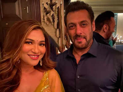 BB OTT fame Ridhima Pandit has a fan moment as she meets Salman Khan; says, "They say when you meet the love of your life, time stops, and that's true”