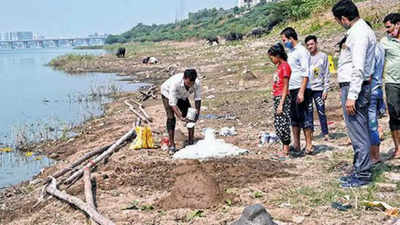 Stage set for Chhath Puja on banks of Tapi in Surat