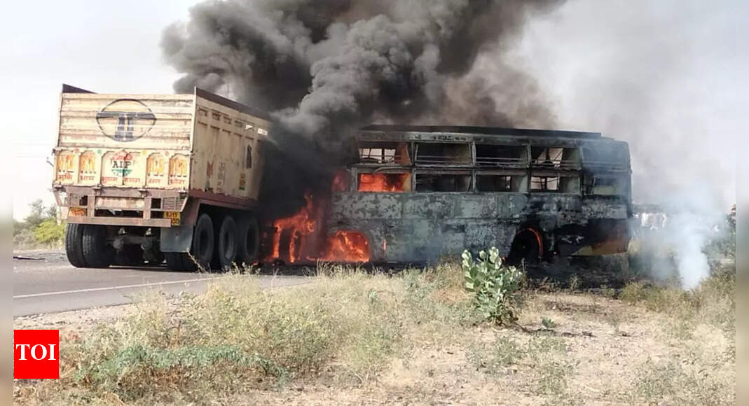 12 killed in bus-truck collision in Rajasthan