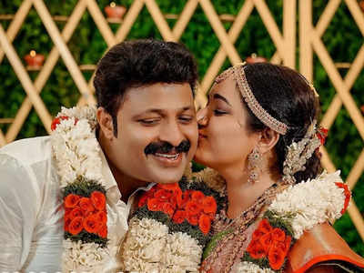 Swantham Sujatha actors Chandra Lakshman and Tosh Christy get hitched; see pics