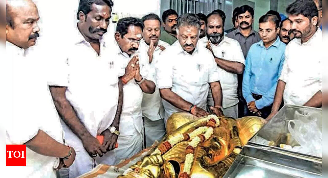 Rumbling discontent could split AIADMK wide open