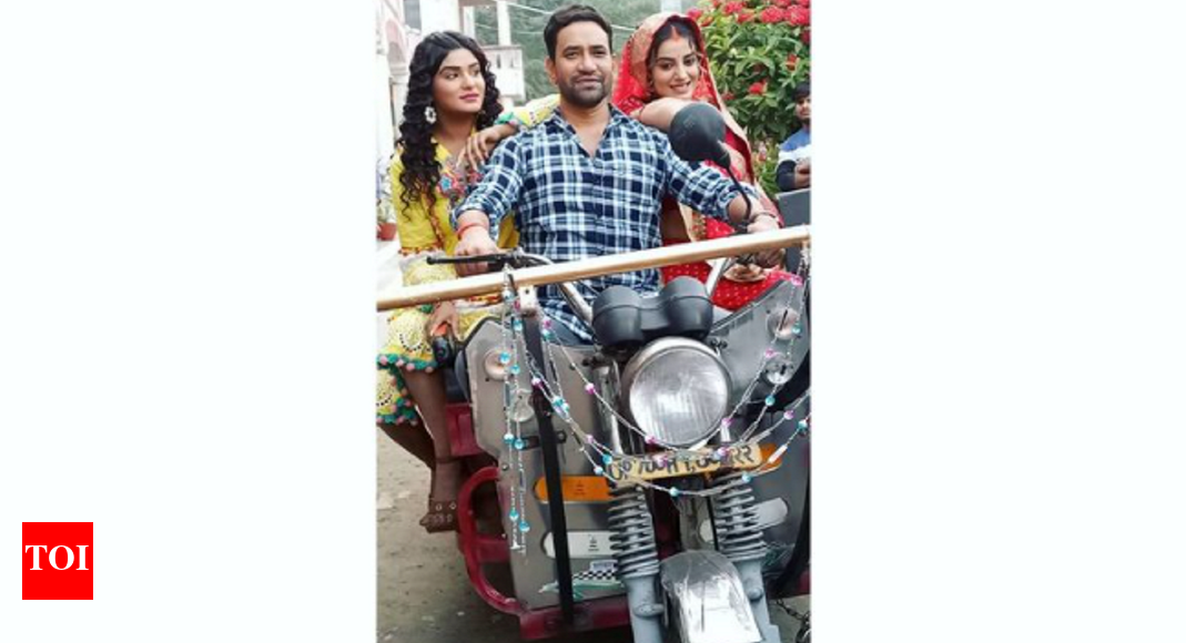'Sabka Baap Angutha Chhap': Nirahua gives an auto-rickshaw ride to co ...
