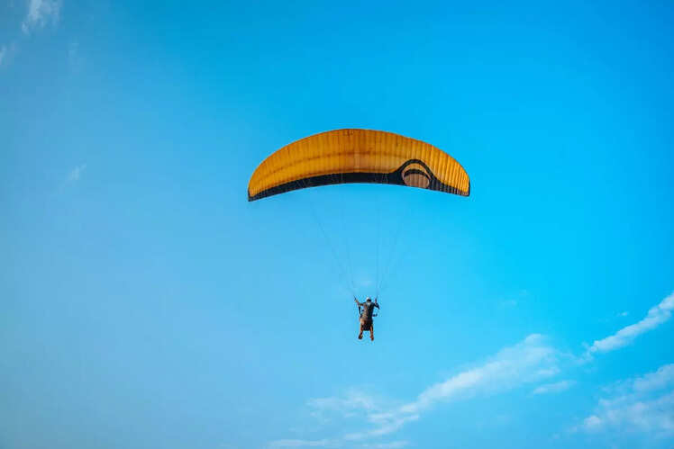 Paragliding in Bir Billing, Himachal Pradesh