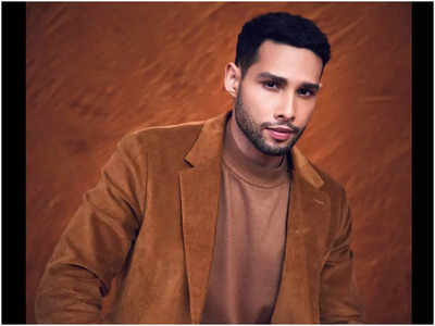 Siddhant Chaturvedi once again wins hearts with his poetic words