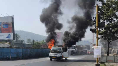 Thane: Mobile van catches fire on Ghodbunder road