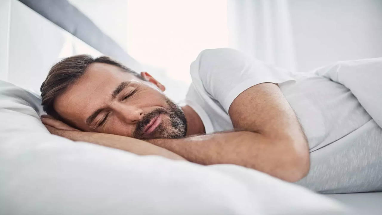 This Is the Best Time to Go to Bed for Your Heart Health, According to  Research