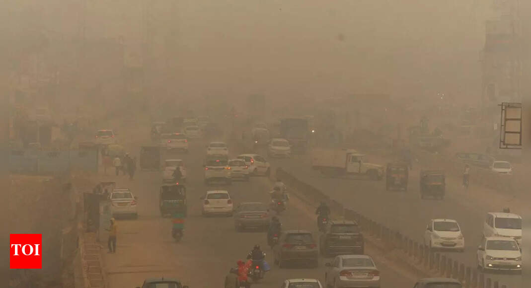 Smog engulfs Delhi-NCR; pollution board issues advisory