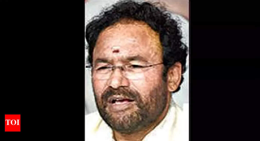 No enmity with SRK, he has BJP friends: Union min