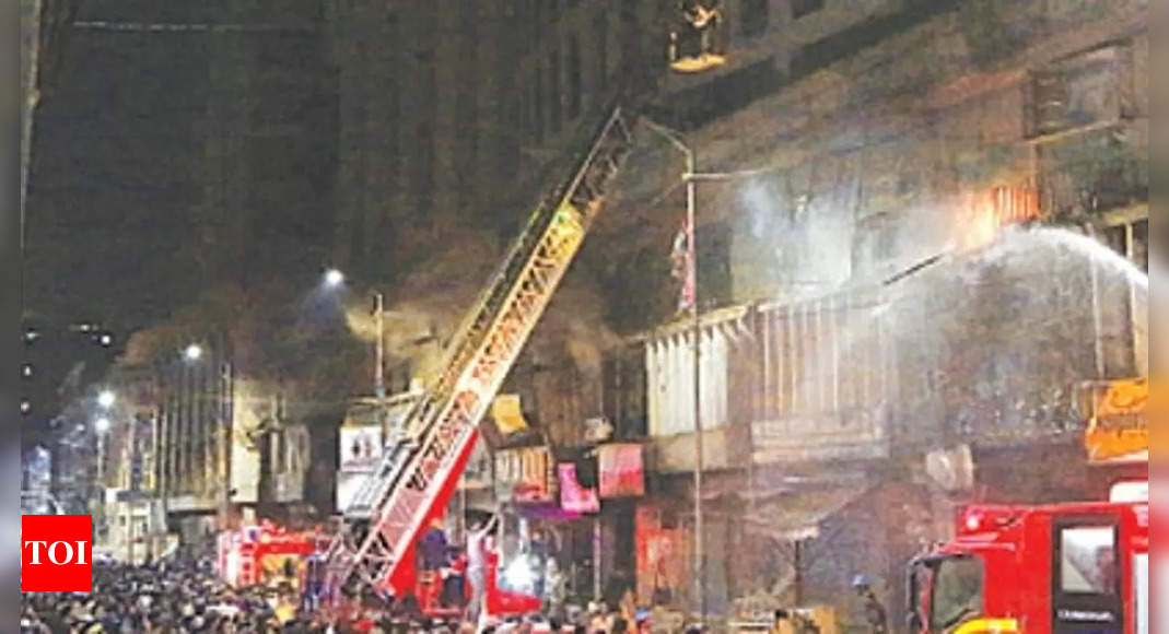 karachi: Kebakaran besar melanda pasar Karachi, 35 toko dimusnahkan