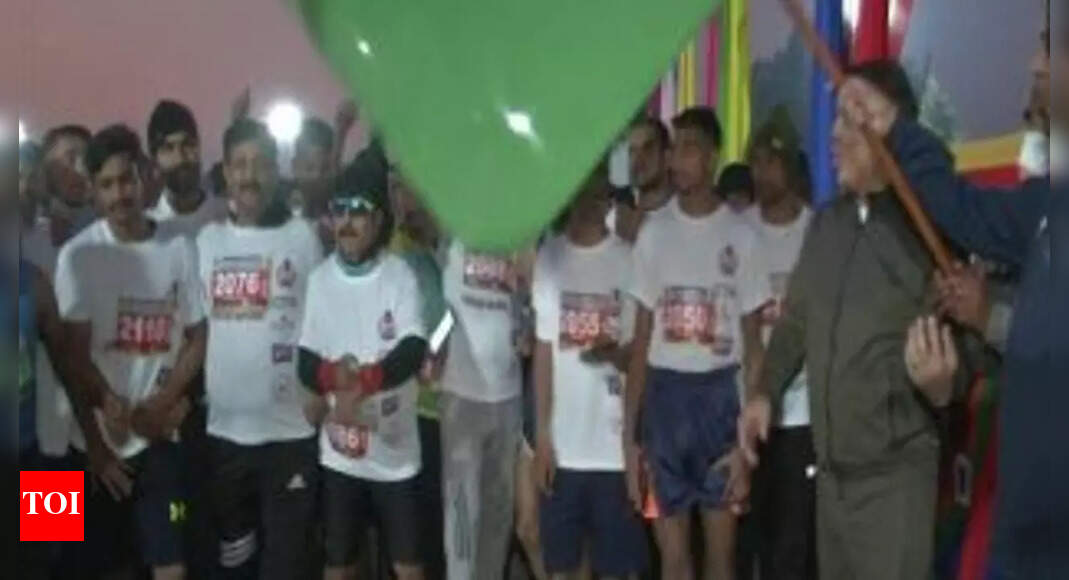 J&K police organises half marathon, youth participate in large numbers